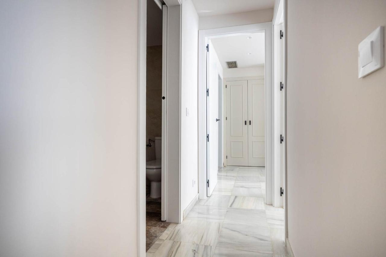 Appartement Amplisimo De Diseno Nuevo En El Corazon De Triana, Parking Included *