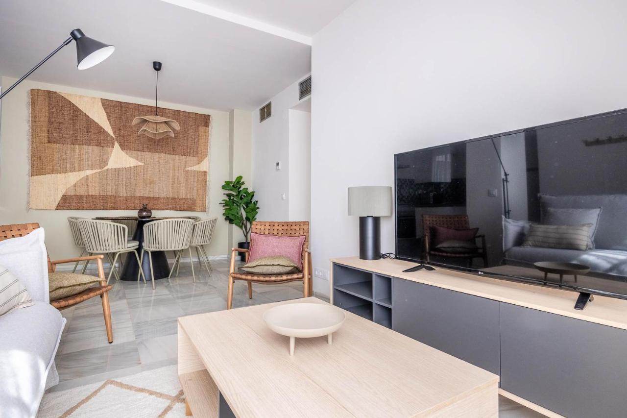 Amplisimo De Diseno Nuevo En El Corazon De Triana, Parking Included Appartement *