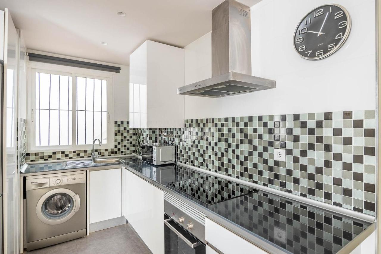 Amplisimo De Diseno Nuevo En El Corazon De Triana, Parking Included Appartement *