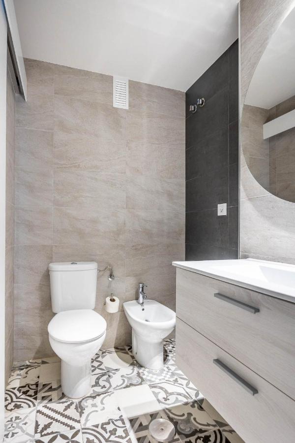 Amplisimo De Diseno Nuevo En El Corazon De Triana, Parking Included Appartement *