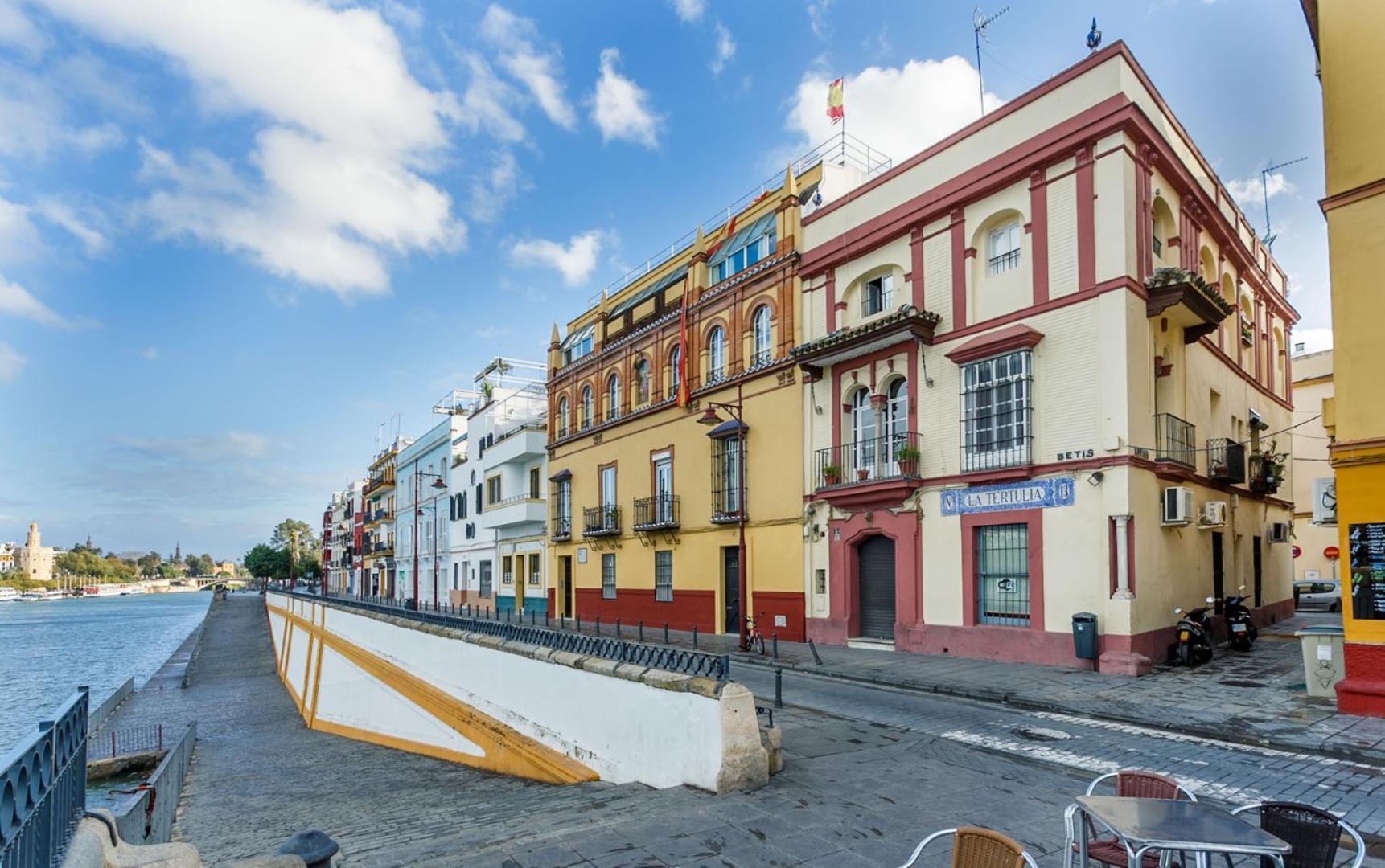 Amplisimo De Diseno Nuevo En El Corazon De Triana, Parking Included * Seville